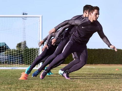 成人田径训练服怎么穿视频,跟随视频轻松打造专业运动造型  第3张
