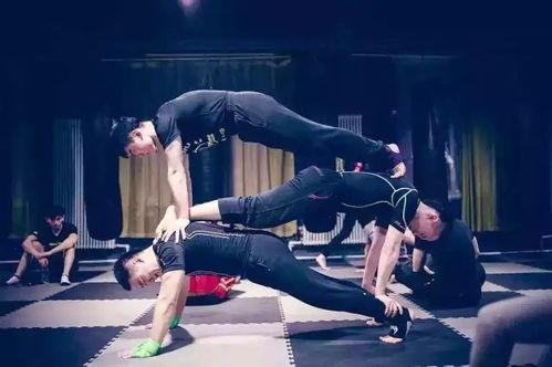 成人搏击压腿视频  第2张