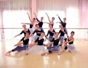 成人连体舞蹈视频教学,跟随连体舞蹈视频，解锁成人舞蹈新境界  第1张