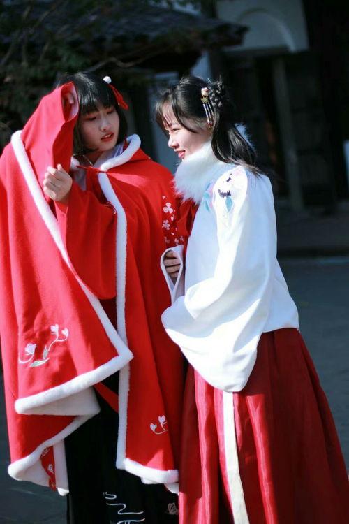 成人孔雀汉服怎么穿视频,优雅再现古典韵味  第2张